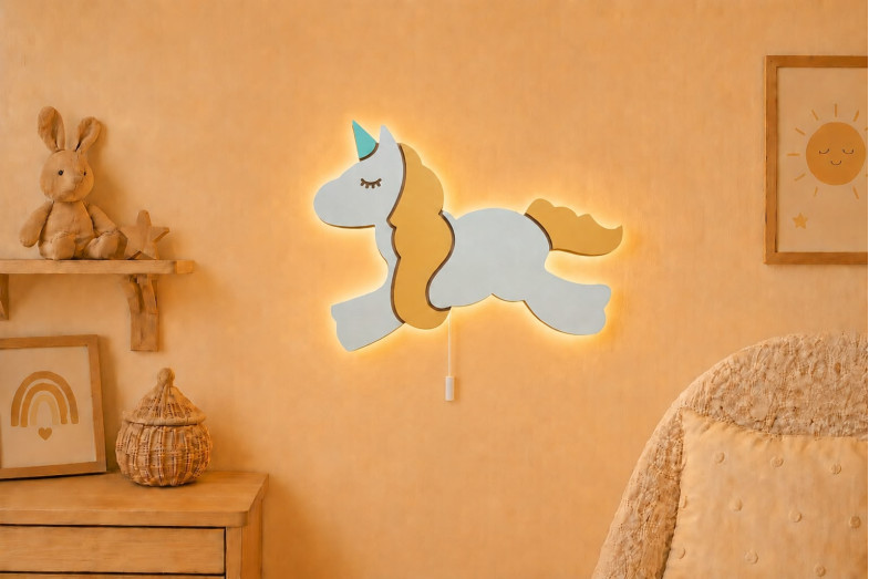 El Boyaması Ahşap Unicorn Lamba El Boyaması Ahşap Unicorn Lamba